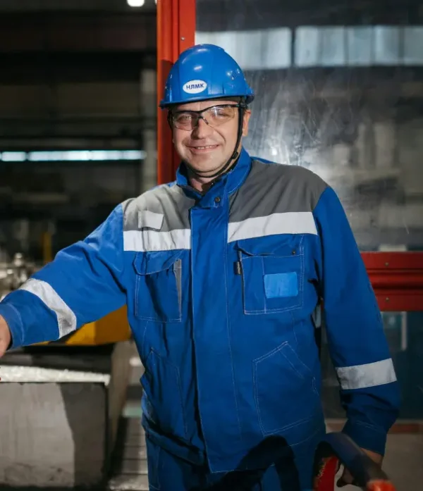 Conjunto de ropa de trabajo industrial con camisa y pantalon de grafa azul mecanico por encargo de sastreria juan